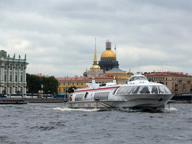 Число рейсов между Петербургом и крепостью Орешек по воде выросло
