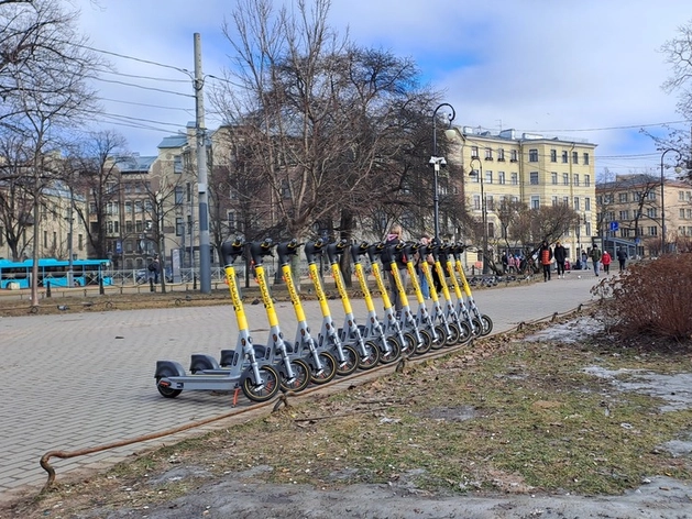 Движение электросамокатов в центре Петербурга предложили ограничить Движение электросамокатов в центре Петербурга предложили ограничить