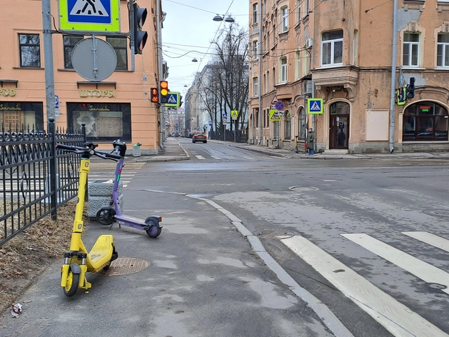 За самокатами в Петербурге будут следить сотрудники Центра управления парковками За самокатами в Петербурге будут следить сотрудники Центра управления парковками