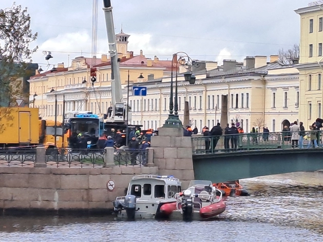 Водителя автобуса, оказавшегося в Мойке с пассажирами, оставили в СИЗО Водителя автобуса, оказавшегося в Мойке с пассажирами, оставили в СИЗО