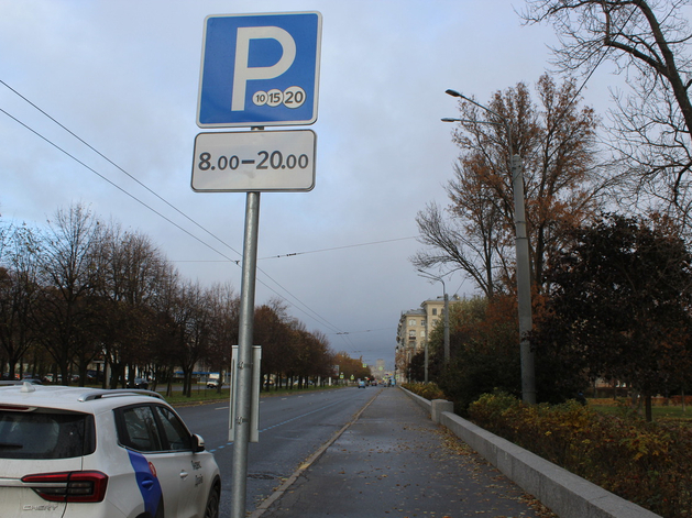 Зона платной парковки в Петербурге готовится к зимнему периоду
