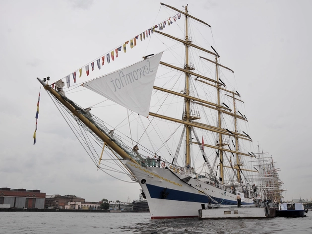 "Мир" на The Tall Ships Races 2009 в Петербурге "Мир" на The Tall Ships Races 2009 в Петербурге