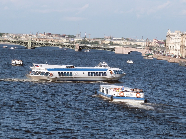 В Петербурге на части набережных изменятся круизные операторы В Петербурге на части набережных изменятся круизные операторы