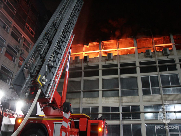 Вспыхнувший ночью в Петербурге завод «Авангард» проверяло МЧС в сентябре