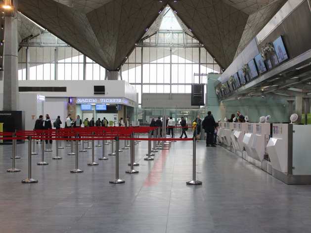 Пулково взимает 500 рублей за курилку: депутат требует антимонопольной проверки

