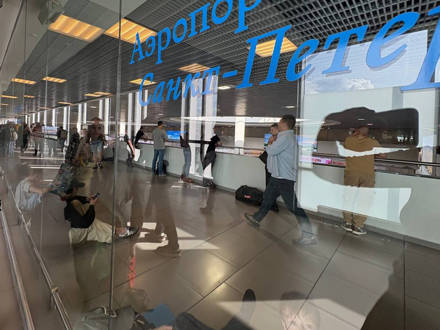 В Пулково задерживаются 43 рейса после коллапса 