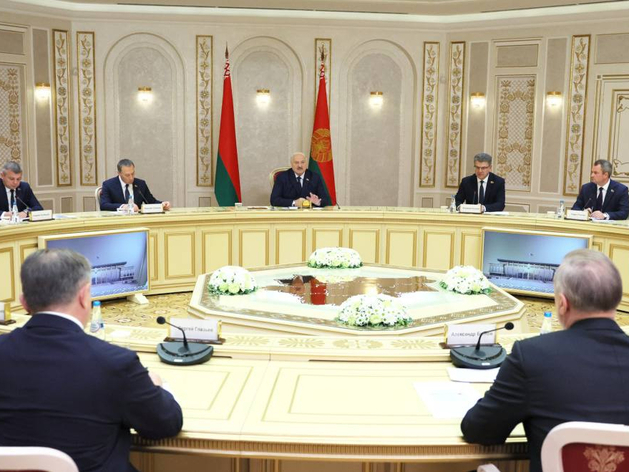 Представители Петербурга обсудили с Лукашенко в Минске сотрудничество с Белоруссией
