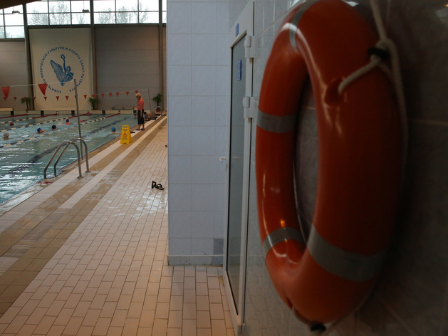 В Петербурге ввели в эксплуатацию спорткомплекс с катком на 244 человека

