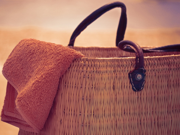 Петербургскую фирму наказали за сумки с крымским замком без разрешения