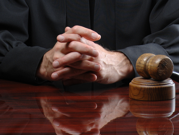 Депутата КПРФ Ивана Апостолевского арестовали на 7 суток в Сосновом Бору

