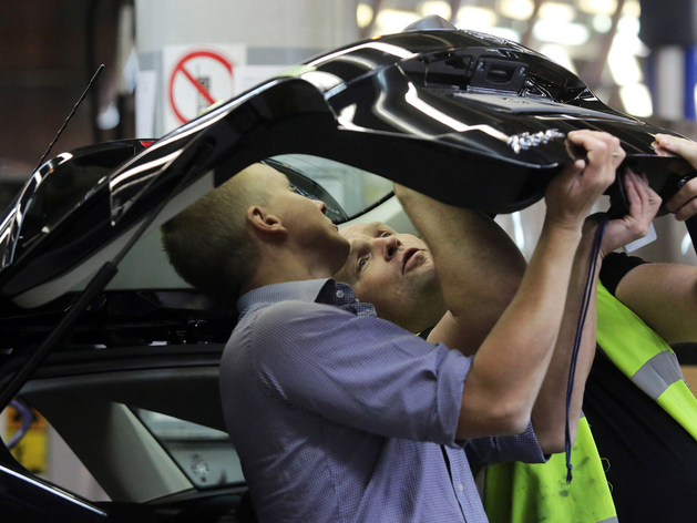 Петербуржцу дали месяц на демонтаж автосервиса на Лабораторном проспекте


