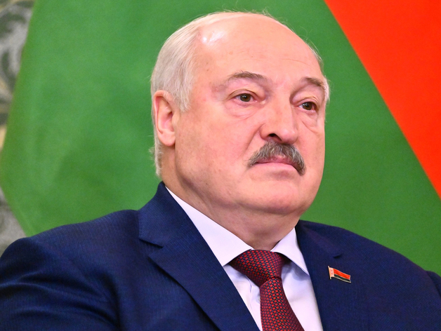 Лукашенко прибыл в Петербург для переговоров с Путиным

