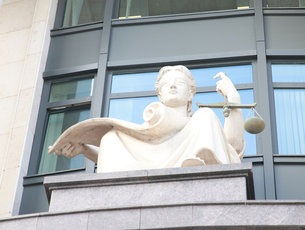 Суд Санкт-Петербурга подтвердил законность увольнения депутата Бортника


