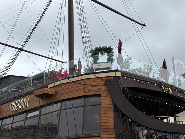 В петербургский ресторан Пинского нагрянули полицейские и изъяли запрещенку 