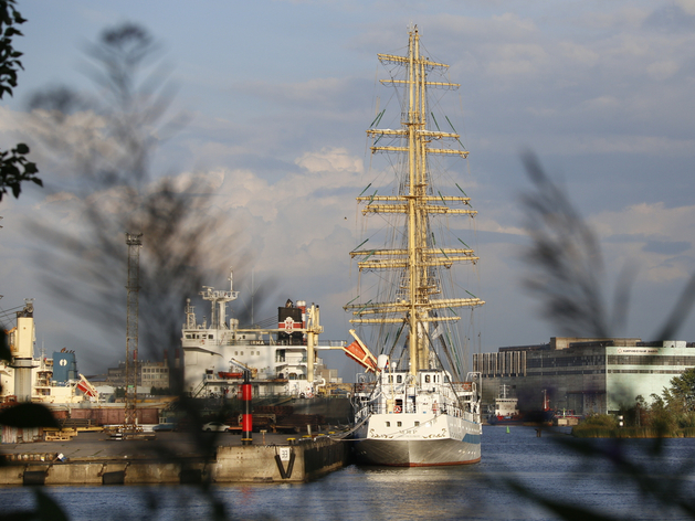 Взятки в морской гавани Петербурга: бизнесмен обвинен в покровительстве чиновнику