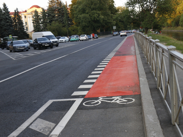 Петербургские чиновники пересели на велосипеды в рамках флешмоба