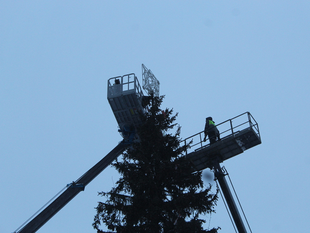 На подсветку и декор к Новому году «Газпром школа» выделила почти 19 млн рублей На подсветку и декор к Новому году «Газпром школа» выделила почти 19 млн рублей