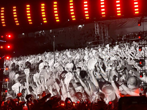 Ледовый дворец добивается 1,8 млн рублей от коллектива Надежды Кадышевой Ледовый дворец добивается 1,8 млн рублей от коллектива Надежды Кадышевой