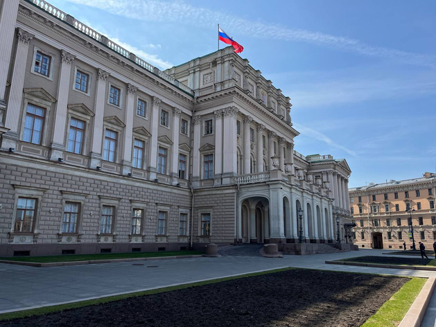 Смольный ищет страховщика для ДМС чиновников на 2026 год за 40 млн рублей Смольный ищет страховщика для ДМС чиновников на 2026 год за 40 млн рублей