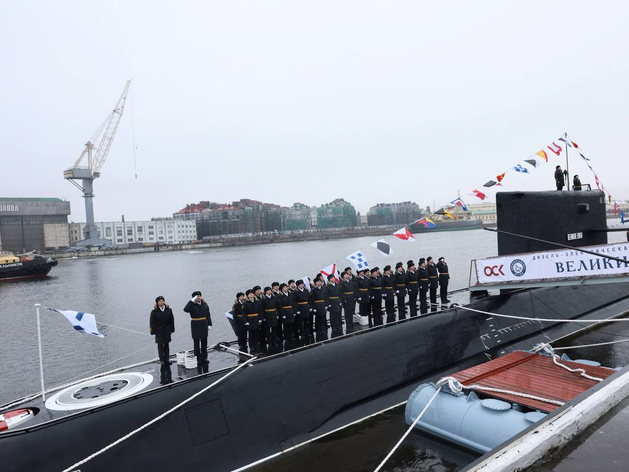 В Петербурге подняли флаг на новой подлодке «Великие Луки» В Петербурге подняли флаг на новой подлодке «Великие Луки»