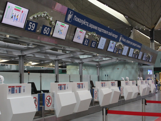 Снег в Москве ударил по Питеру: Пулково встал в пробку из задержанных рейсов Снег в Москве ударил по Питеру: Пулково встал в пробку из задержанных рейсов