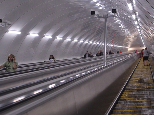 Петербургский метрополитен ищет уборщиков за 4 млрд рублей
Петербургский метрополитен ищет уборщиков за 4 млрд рублей