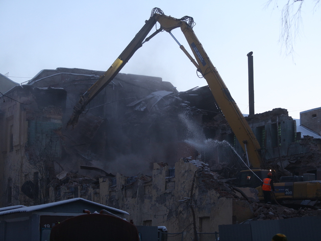 Остатки ТЦ у «Приморской» обещают убрать до 20 апреля
Остатки ТЦ у «Приморской» обещают убрать до 20 апреля