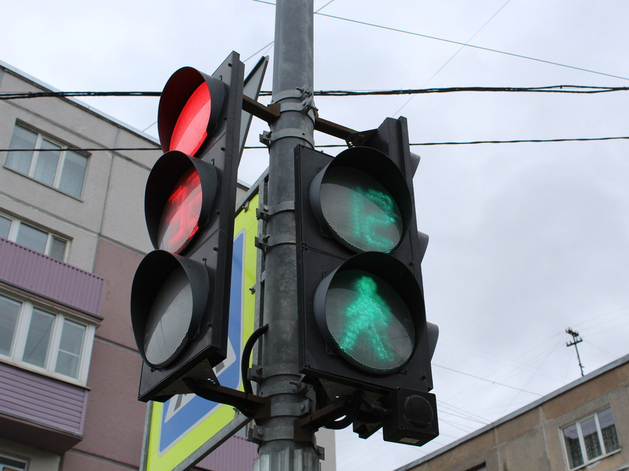 Водителям и юным петербуржцам напомнили о правилах на дорогах перед каникулами Водителям и юным петербуржцам напомнили о правилах на дорогах перед каникулами
