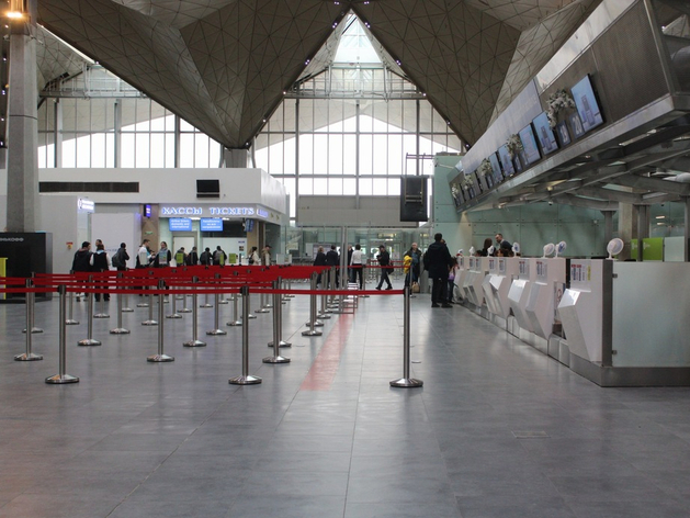 В Пулково после ночного ЧП встали больше 65 рейсов
В Пулково после ночного ЧП встали больше 65 рейсов