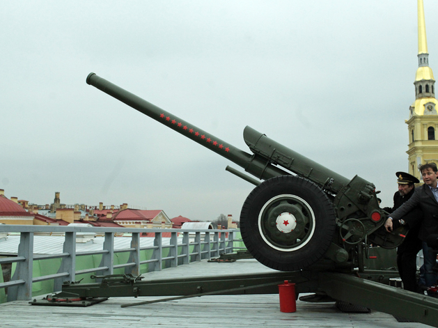 В Петропавловской крепости отметили День космонавтики полуденным выстрелом В Петропавловской крепости отметили День космонавтики полуденным выстрелом