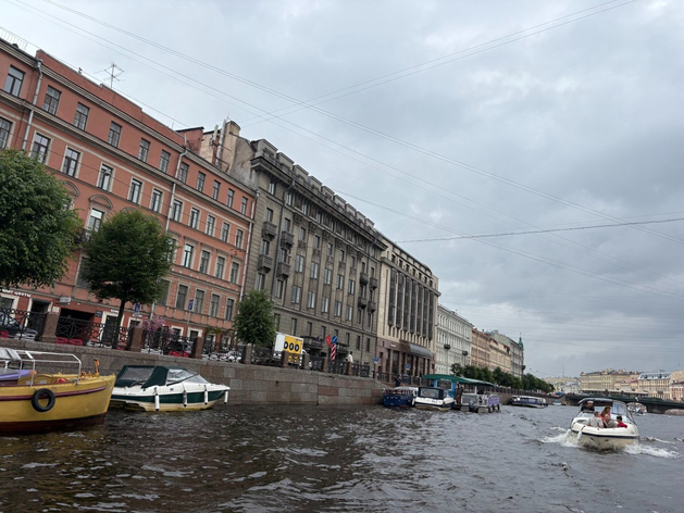 Власти Петербурга сократили ночную навигацию маломерных судов на Неве