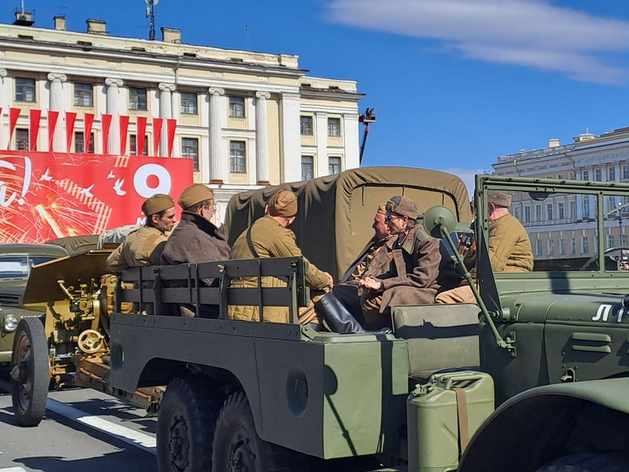Транспортные волонтеры Петербурга провели уроки о блокаде для школьников