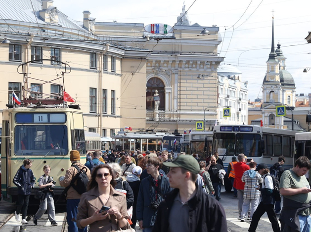 Свыше 129 тысяч человек стали гостями транспортного фестиваля в Петербурге Свыше 129 тысяч человек стали гостями транспортного фестиваля в Петербурге