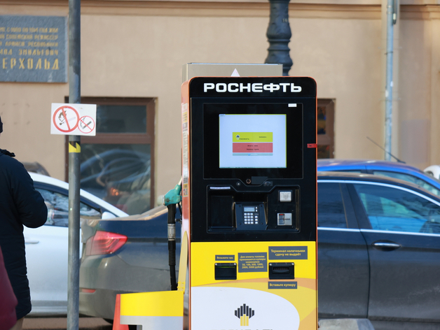 Власти Петербурга контролируют поставки топлива на городские АЗС Власти Петербурга контролируют поставки топлива на городские АЗС